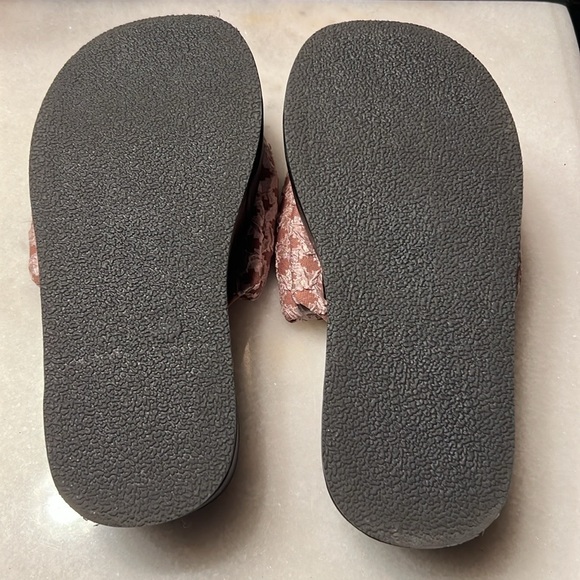 ASOS Design Wide Fit Thick Platform Bow Tie Slides Sandals - Picture 10 of 11